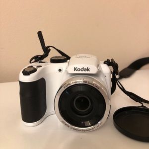 Kodak PIXPRO AZ252 16MP Ultra Zoom Bridge Camera - White